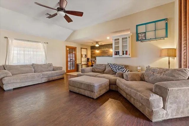 Photo 8 — 1014 N Marion Avenue, Hinton, OK 73047