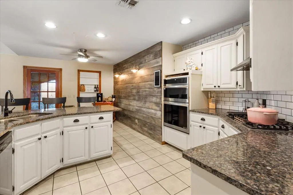 Photo 12 — 1014 N Marion Avenue, Hinton, OK 73047