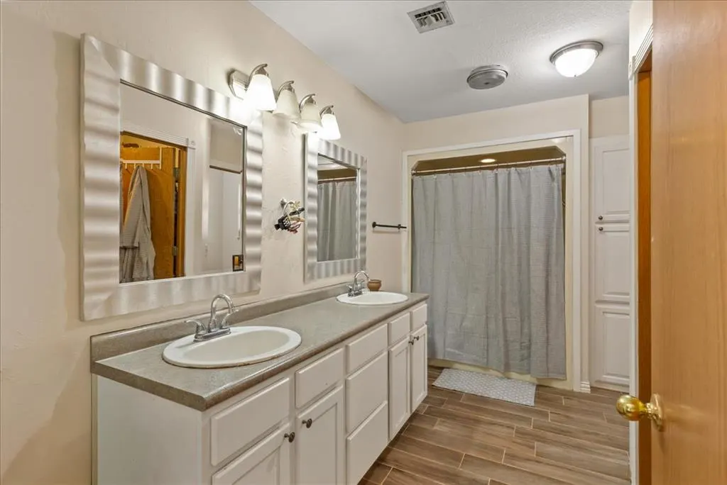 Photo 21 — 1014 N Marion Avenue, Hinton, OK 73047