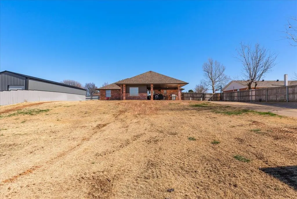 Photo 33 — 1014 N Marion Avenue, Hinton, OK 73047