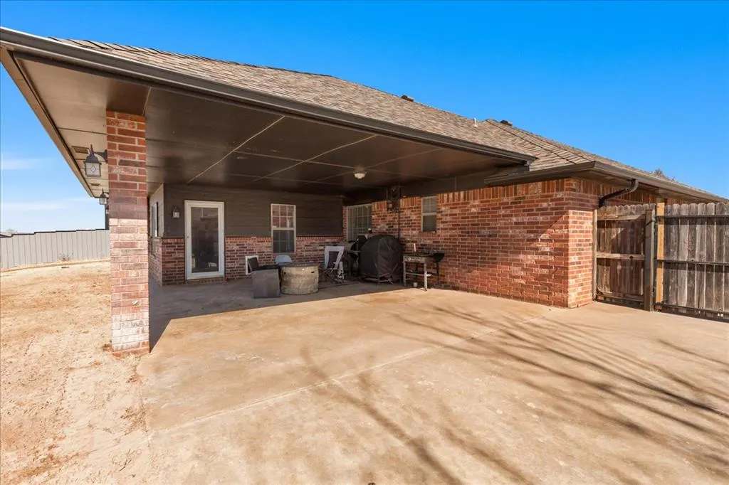 Photo 34 — 1014 N Marion Avenue, Hinton, OK 73047