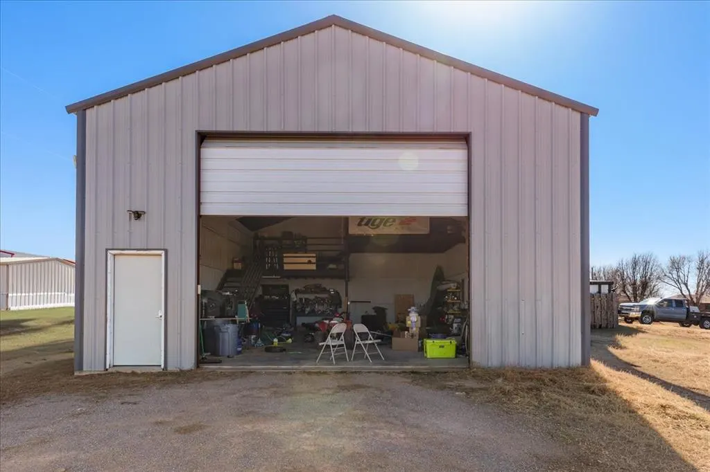 Photo 36 — 1014 N Marion Avenue, Hinton, OK 73047