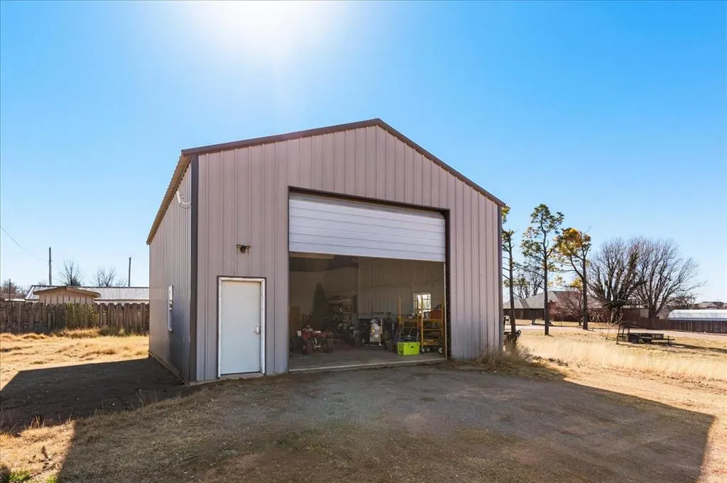 Photo 38 — 1014 N Marion Avenue, Hinton, OK 73047