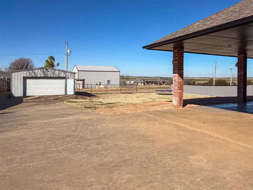 Photo 39 — 1014 N Marion Avenue, Hinton, OK 73047
