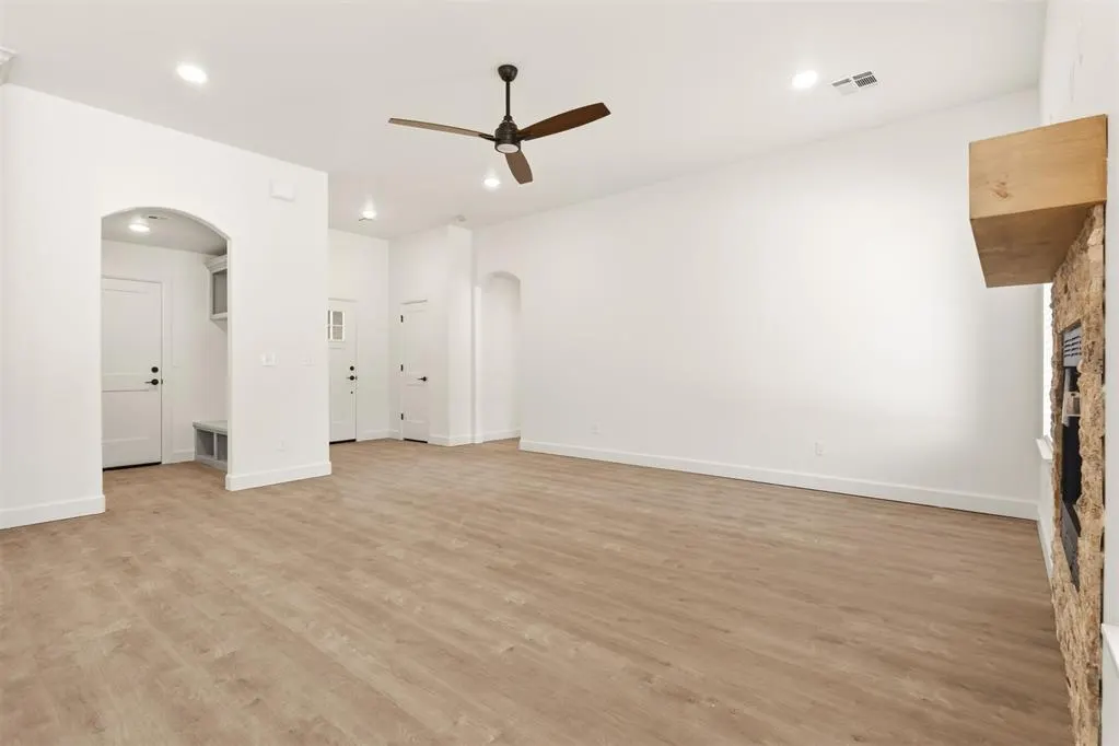 Photo 8 — 12044 Bentley Drive, Guthrie, OK 73044