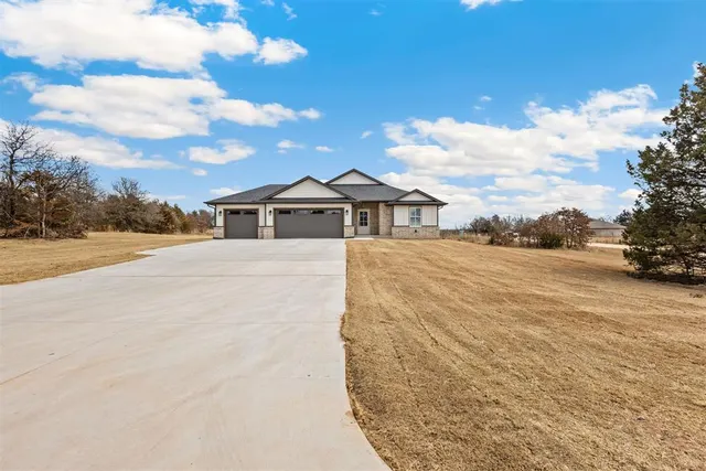 Photo 3 — 12074 Bentley Drive, Guthrie, OK 73044