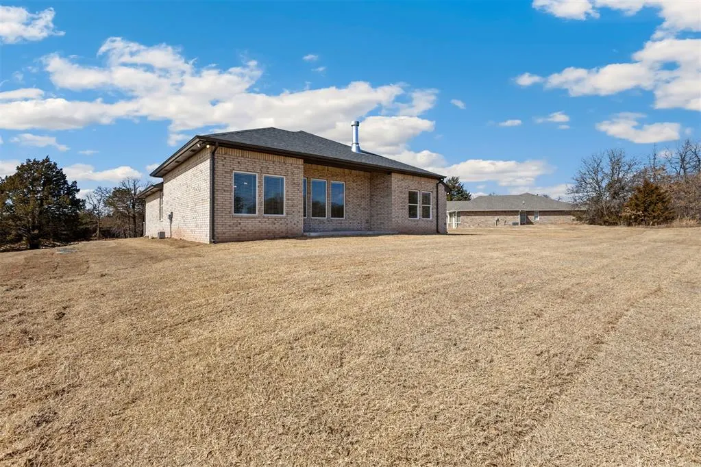 Photo 32 — 12074 Bentley Drive, Guthrie, OK 73044