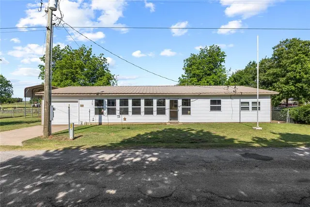 Photo 7 — 122 Meadowlark Lane, Fort Cobb, OK 73038