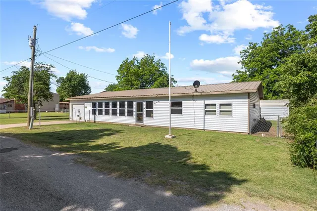 Photo 8 — 122 Meadowlark Lane, Fort Cobb, OK 73038