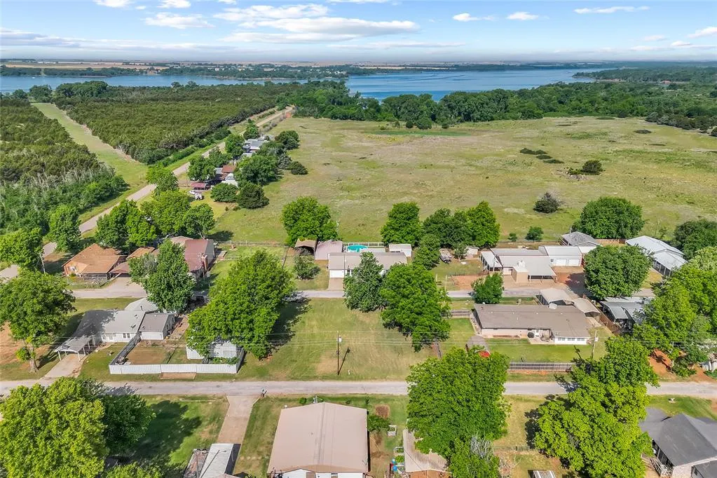 Photo 2 — 122 Meadowlark Lane, Fort Cobb, OK 73038
