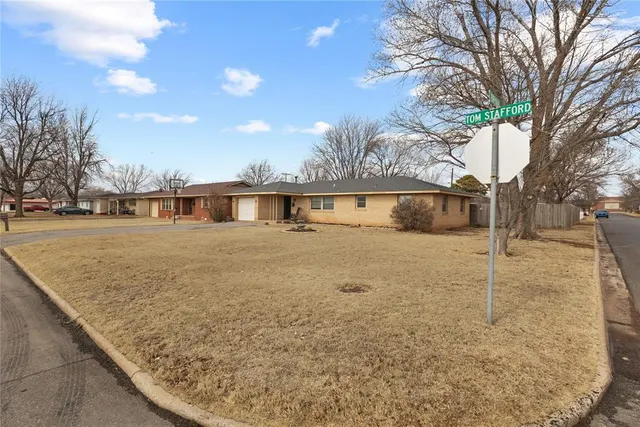 Photo 2 — 719 E Tom Stafford Street, Weatherford, OK 73096