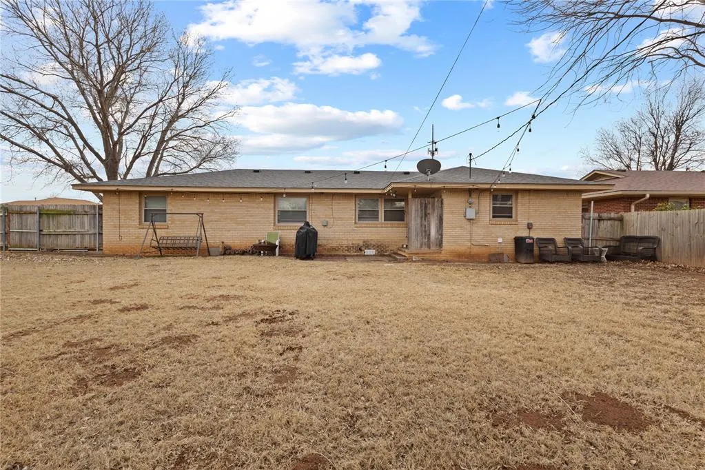 Photo 15 — 719 E Tom Stafford Street, Weatherford, OK 73096