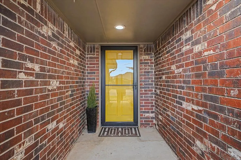 Photo 4 — 1813 Victoria Drive, Edmond, OK 73003