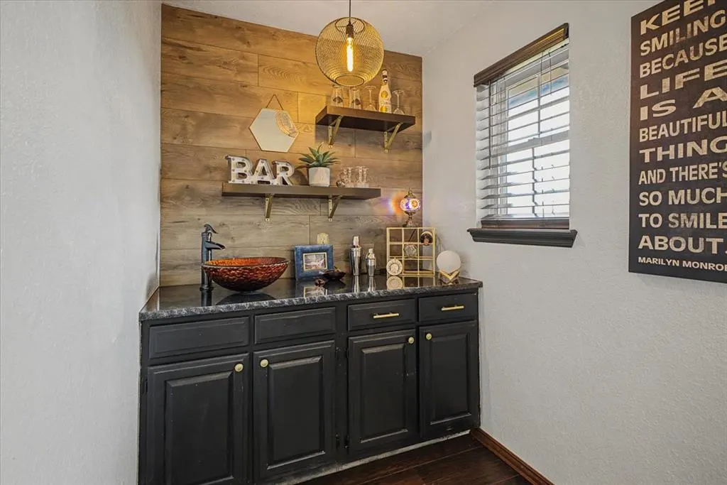Photo 10 — 1813 Victoria Drive, Edmond, OK 73003