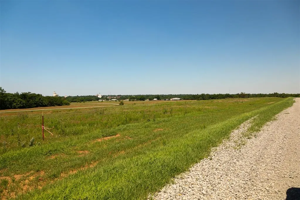Photo 2 — 2 Stone Hill Way, Perry, OK 73072