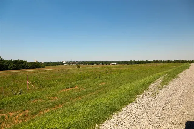 Photo 2 — 2 Stone Hill Way, Perry, OK 73072