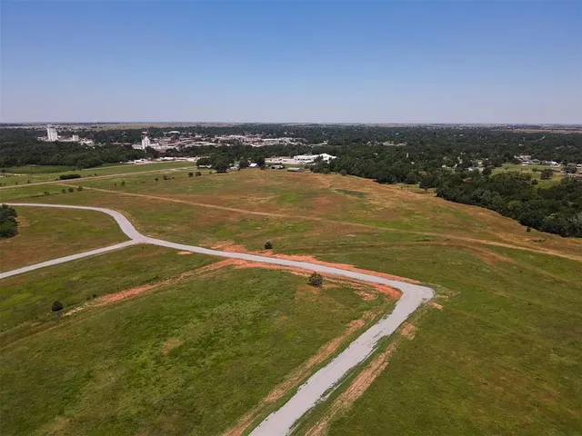 Photo 3 — 2 Stone Hill Way, Perry, OK 73072