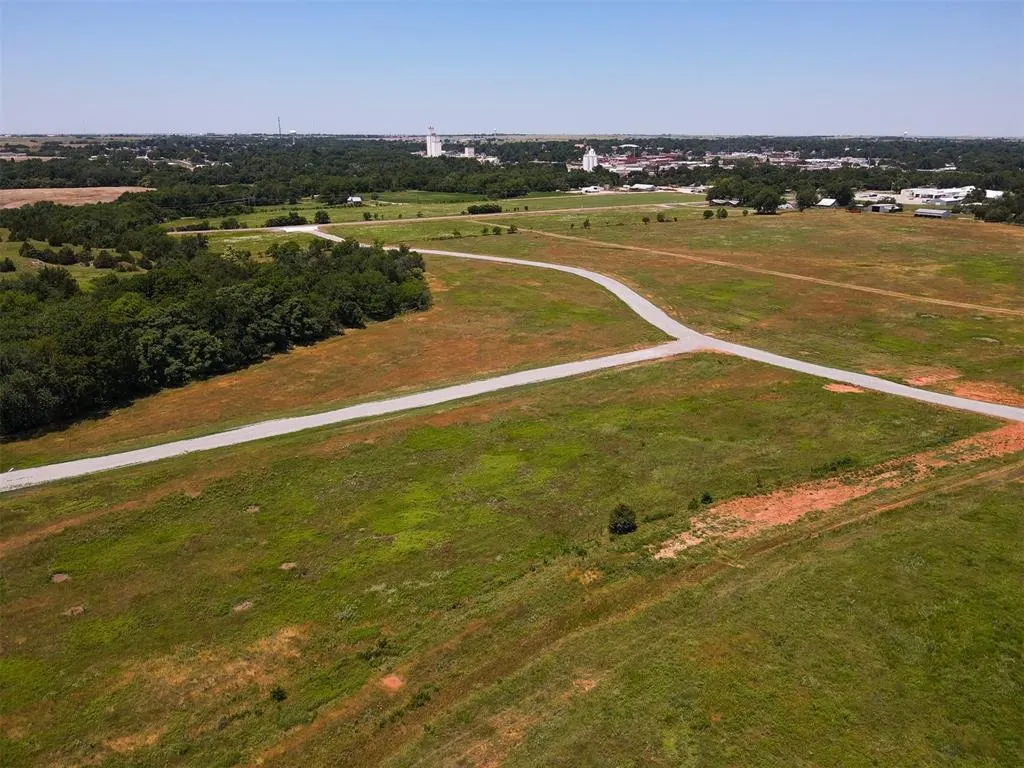 Photo 4 — 2 Stone Hill Way, Perry, OK 73072