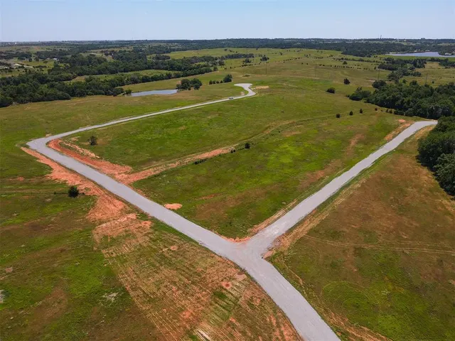 Photo 7 — 2 Stone Hill Way, Perry, OK 73072
