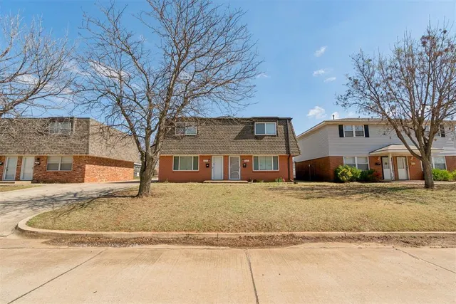 Photo 3 — 2616 Elwood Drive 2614-2616, Edmond, OK 73013