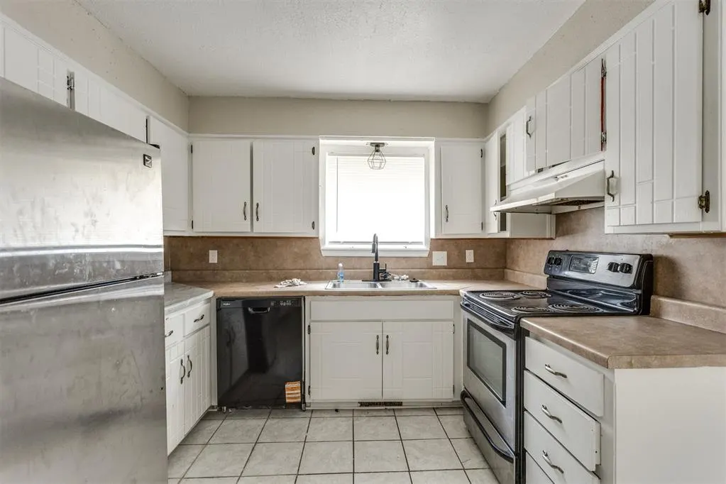 Photo 2 — 6813 N Lancer Lane, Oklahoma City, OK 73132