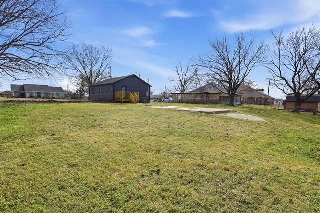 Photo 5 — 404 S 3rd Avenue, Stroud, OK 74079