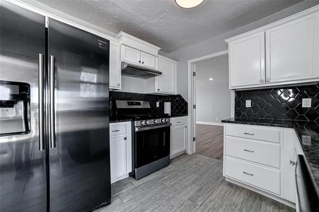 Photo 2 — 913 NW 104th Street, Oklahoma City, OK 73114