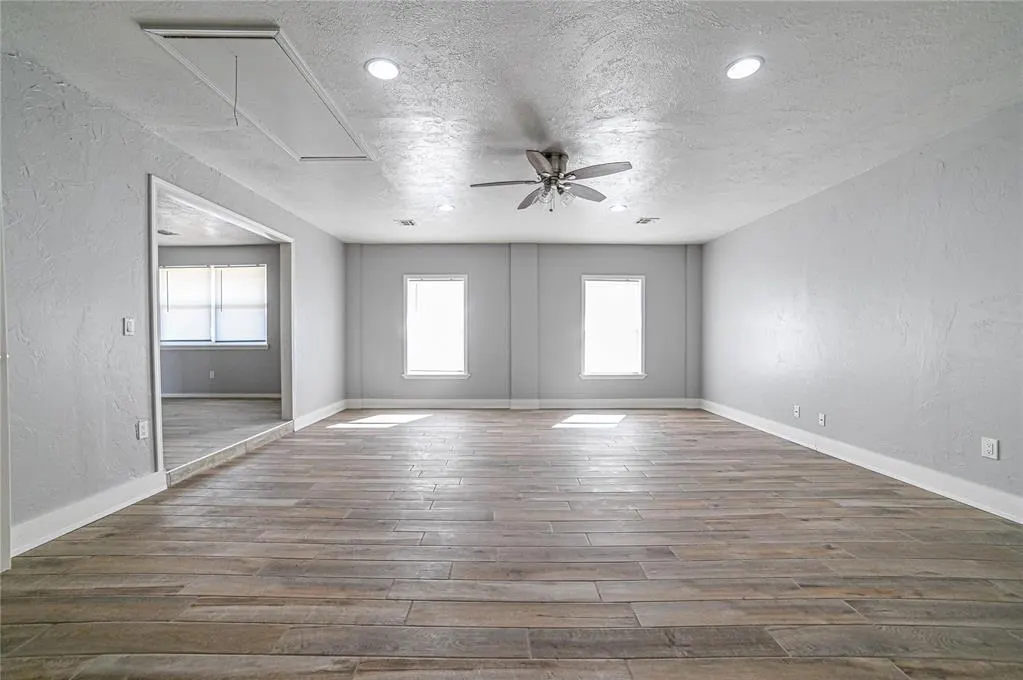 Photo 12 — 913 NW 104th Street, Oklahoma City, OK 73114