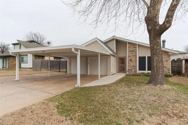 Photo 2 — 9912 S Ross Avenue, Oklahoma City, OK 73159