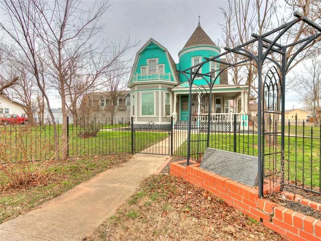 Photo 2 — 506 S Evans Avenue, El Reno, OK 73036