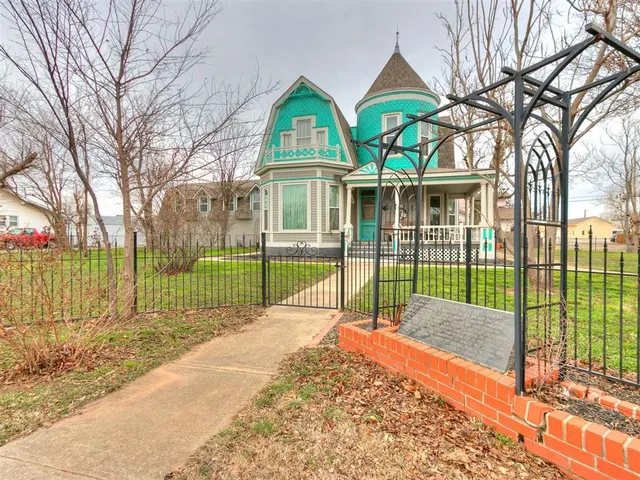 Photo 2 — 506 S Evans Avenue, El Reno, OK 73036