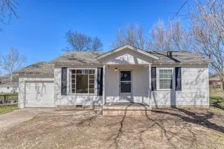 Sold home at 407 W Truman Place