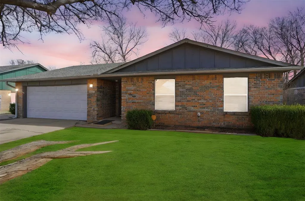 Front exterior — 110 Peggy Drive, Elk City, OK 73644