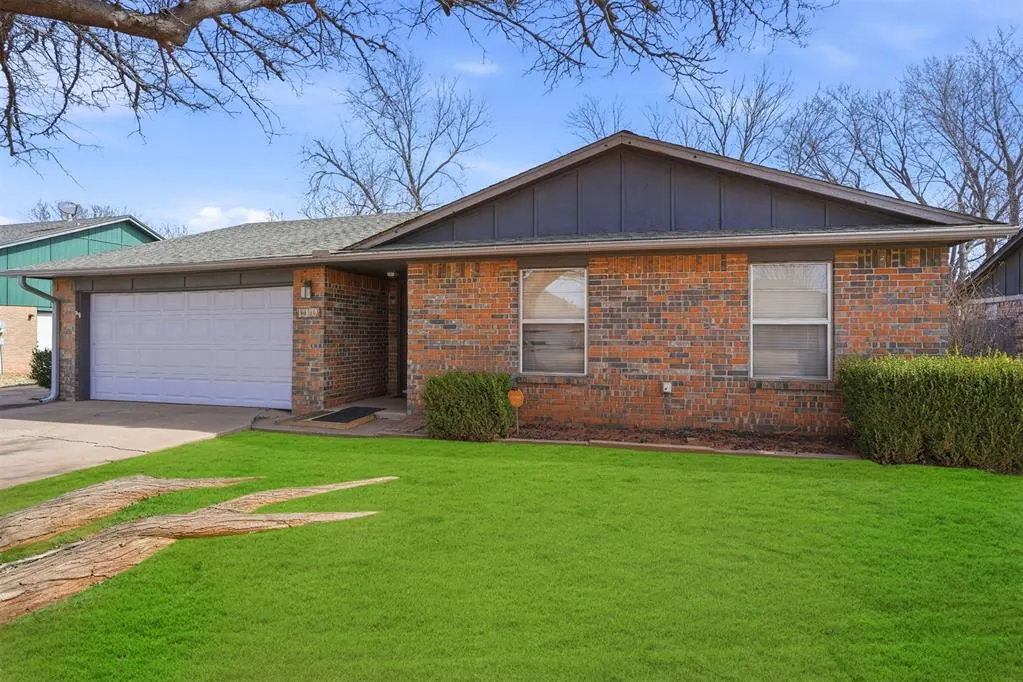Photo 2 — 110 Peggy Drive, Elk City, OK 73644