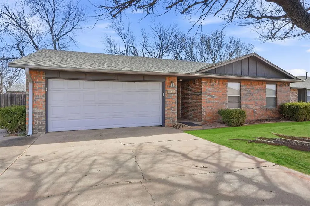 Photo 3 — 110 Peggy Drive, Elk City, OK 73644
