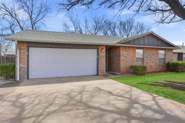 Photo 3 — 110 Peggy Drive, Elk City, OK 73644