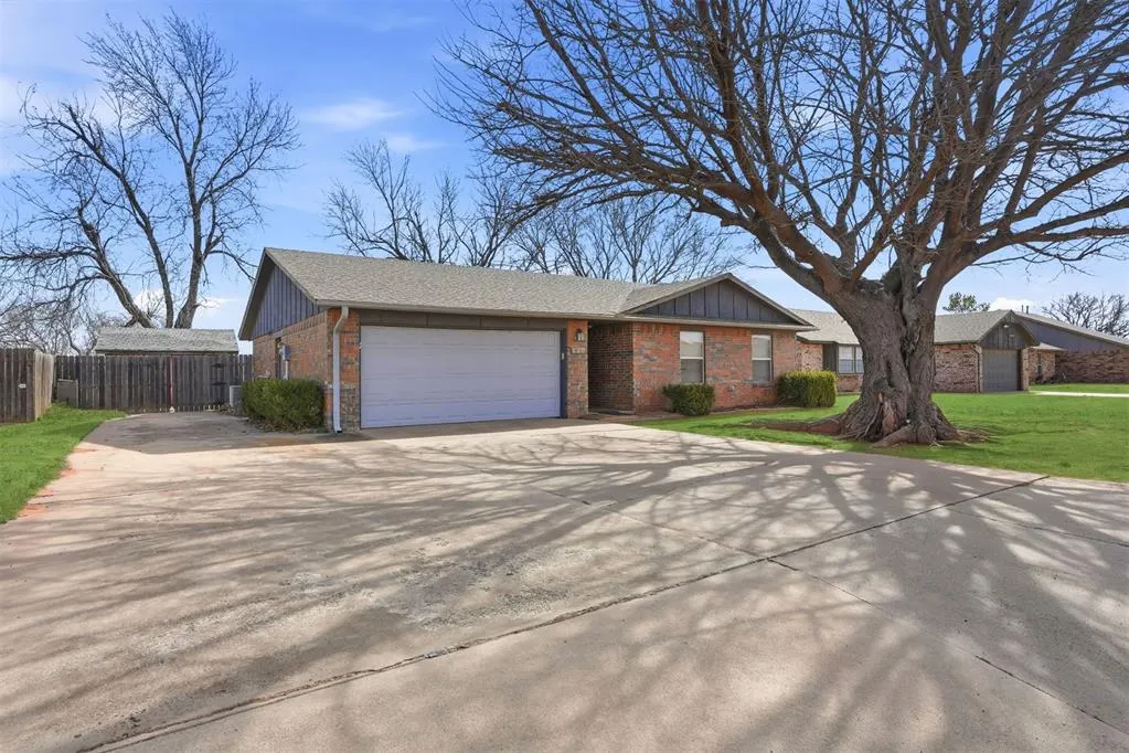 Photo 4 — 110 Peggy Drive, Elk City, OK 73644