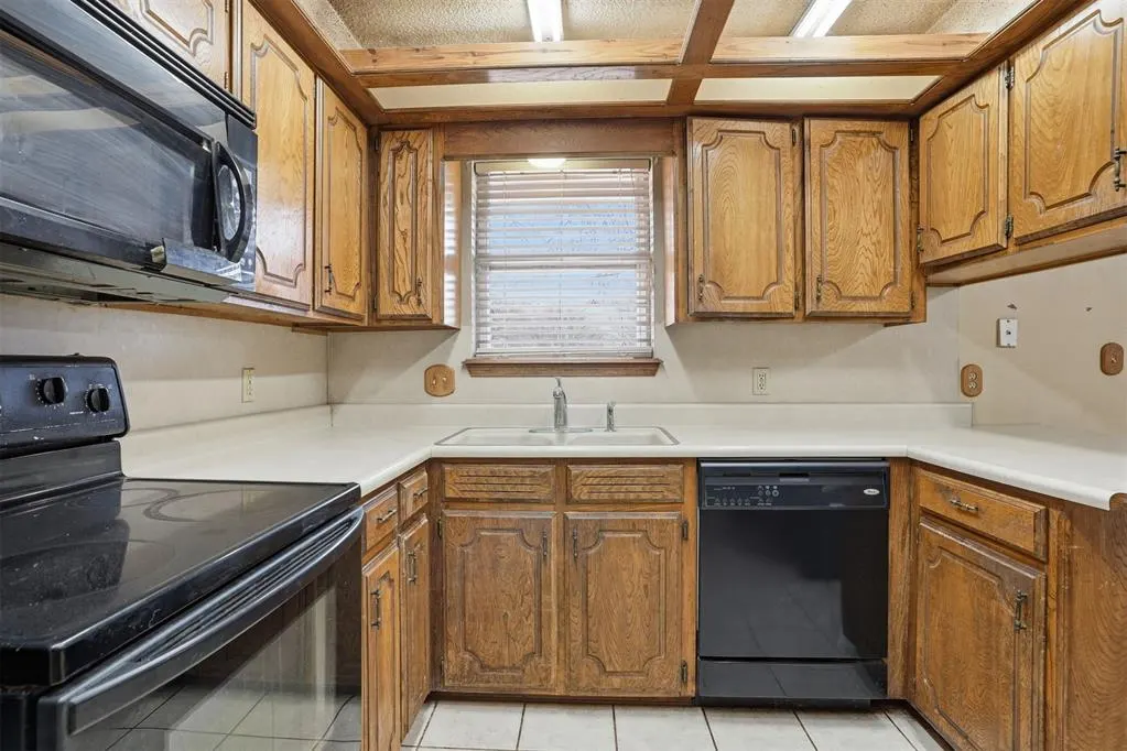 Photo 15 — 110 Peggy Drive, Elk City, OK 73644