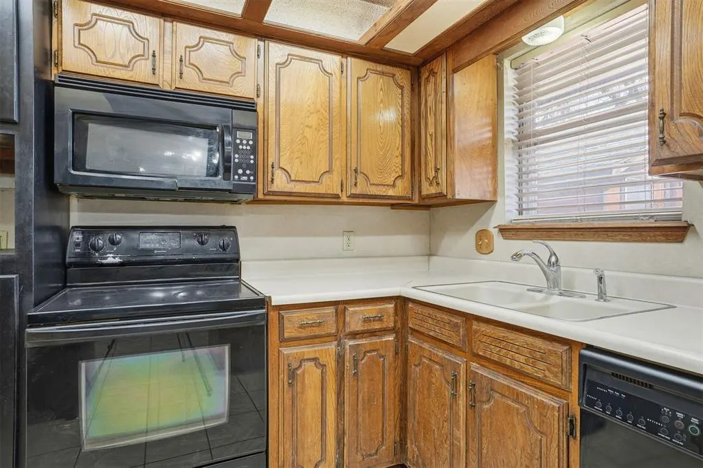 Photo 16 — 110 Peggy Drive, Elk City, OK 73644