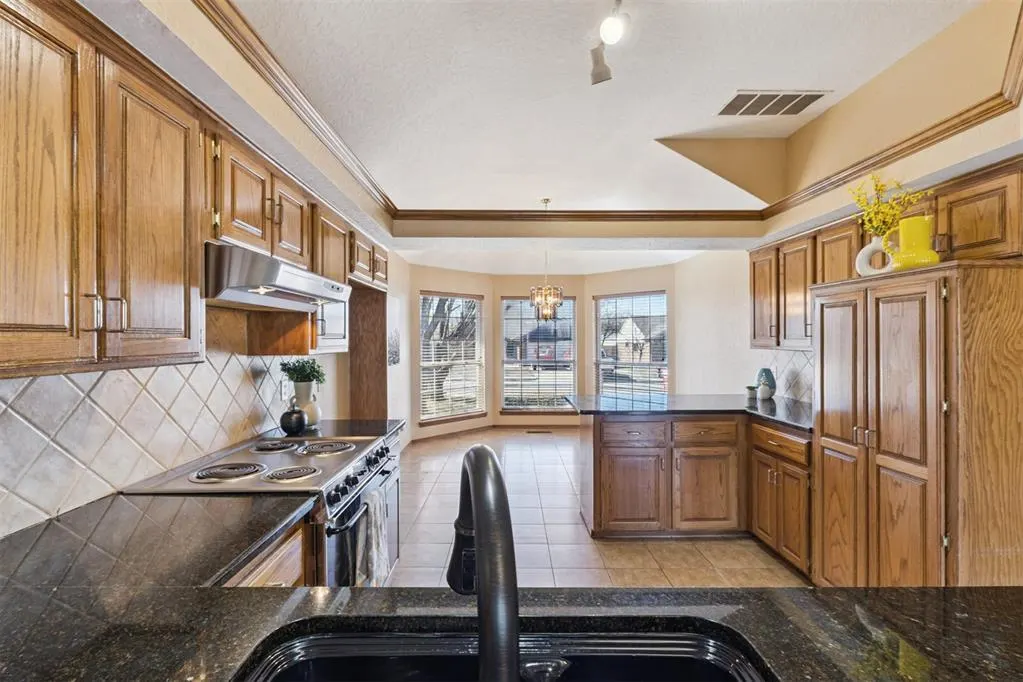 Photo 9 — 600 Fox Hunt Lane, Edmond, OK 73003