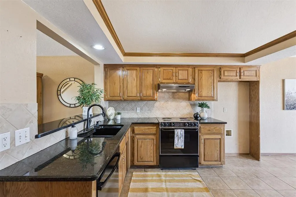 Photo 10 — 600 Fox Hunt Lane, Edmond, OK 73003