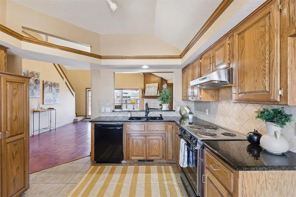 Photo 11 — 600 Fox Hunt Lane, Edmond, OK 73003