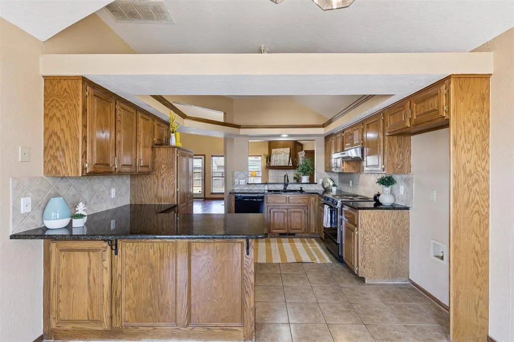 Photo 13 — 600 Fox Hunt Lane, Edmond, OK 73003