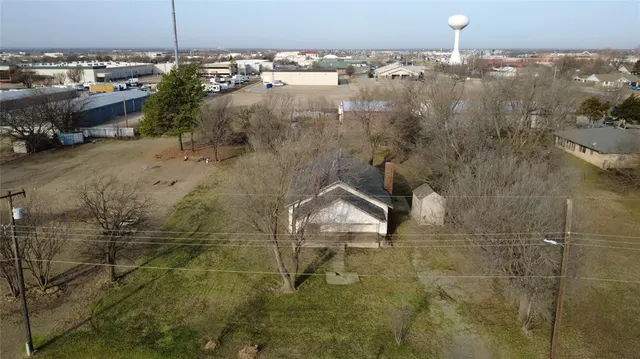 Photo 3 — 2013 Dale Drive, Moore, OK 73160
