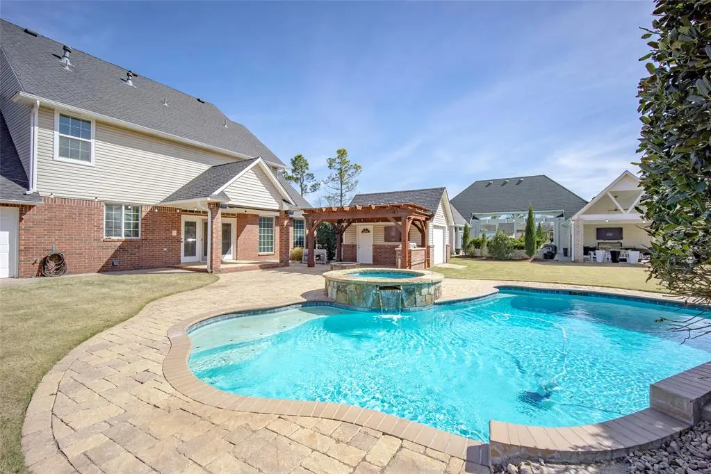 Photo 2 — 203 N Olde Bridge Road, Moore, OK 73160