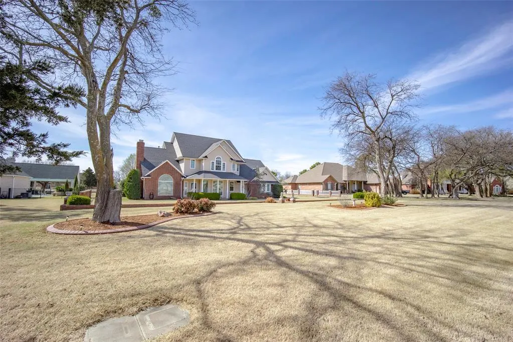 Photo 7 — 203 N Olde Bridge Road, Moore, OK 73160