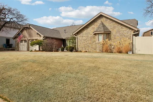 Photo 2 — 9111 Oak Hollow Drive, Midwest City, OK 73130