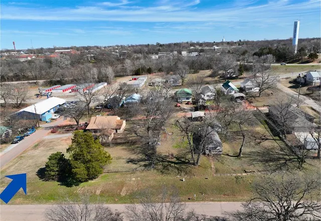 Photo 2 — 115 W 3rd Street, Chandler, OK 74834