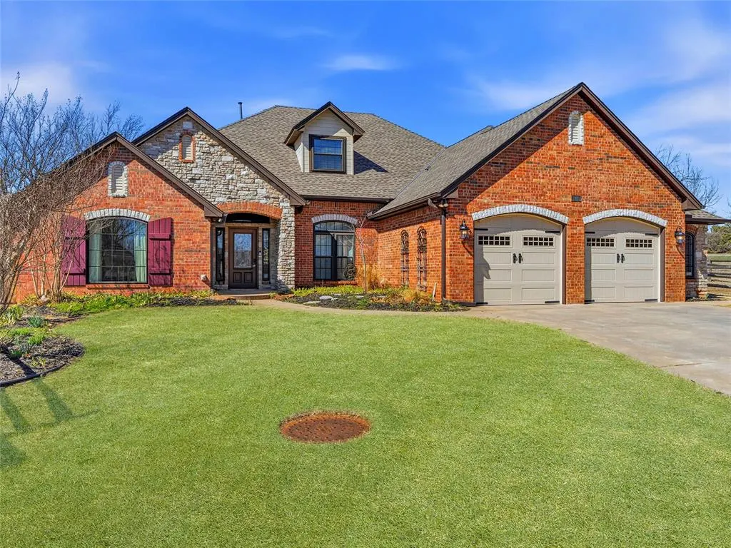 Photo 3 — 3913 Shortgrass Circle, Edmond, OK 73003
