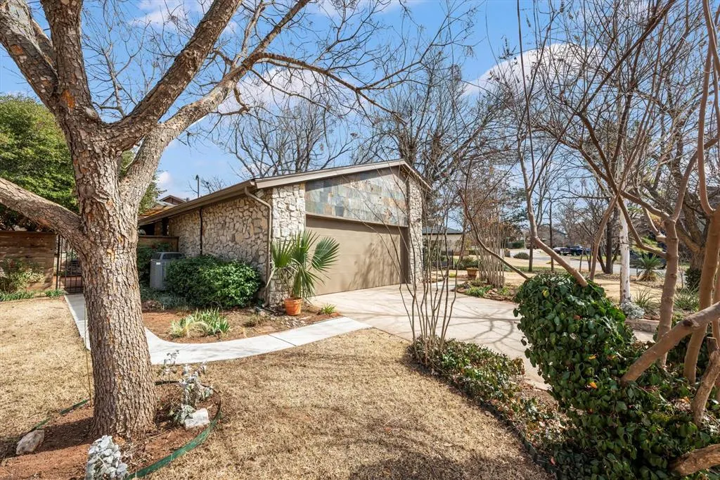Photo 2 — 13400 Fox Hollow Ridge, Oklahoma City, OK 73131